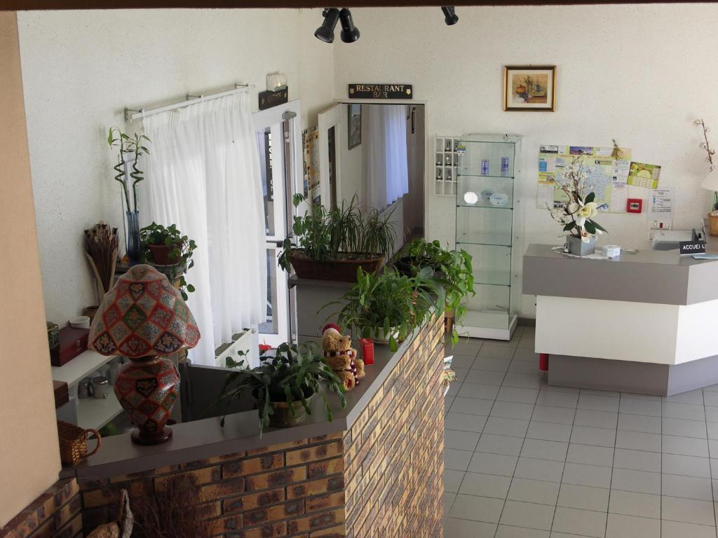 Hotel Du Commerce Tronget Εξωτερικό φωτογραφία